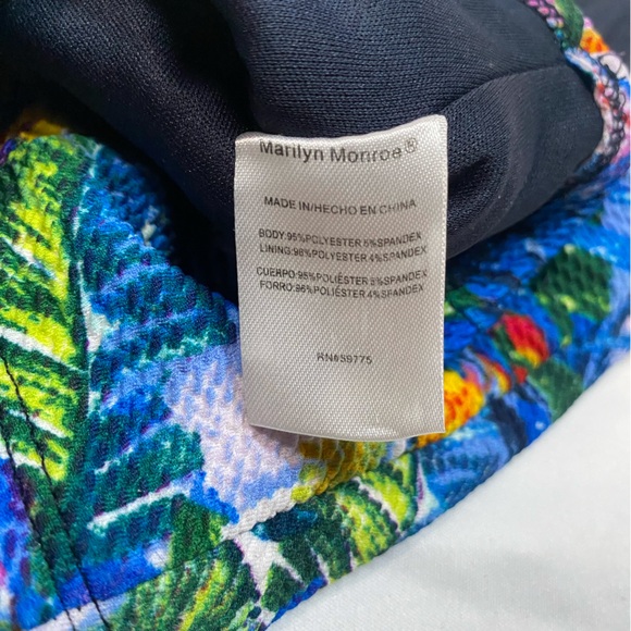 Title: Marilyn Monroe Brand Printed Sexy Crop Top - Tropical Floral, Size XS - Picture 7 of 9